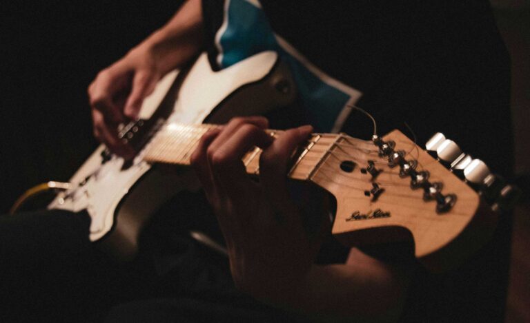 Electric guitar tuning