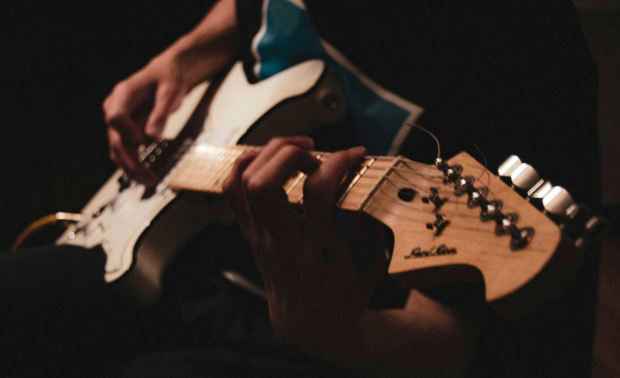 Electric guitar tuning
