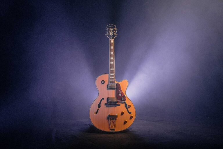 Gibson Hollow Body guitar
